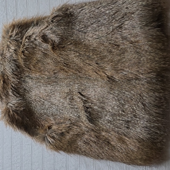 Vince Camuto Shaggy Faux Fur Vest Size XS - Picture 11 of 11